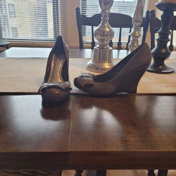BCBGirls Green Wedge Heel - Picture 1 of 4